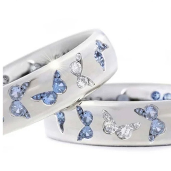 🆕 Beautiful White/Blue Crystal Butterfly 🦋 Ring - Picture 1 of 3